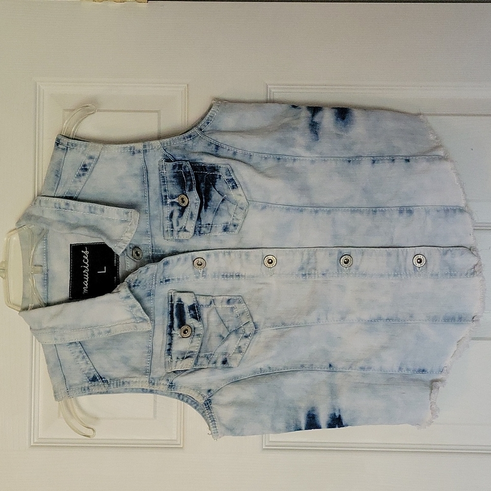 Denim vest whitewash. Maurices Large. Button front. Like new